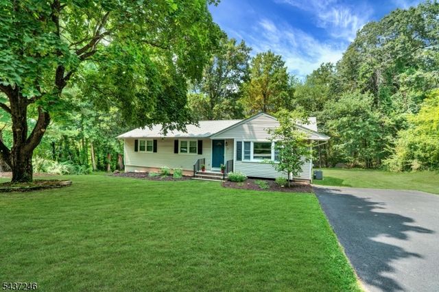 31 Fieldstone Dr, Ringwood Boro, NJ 07456