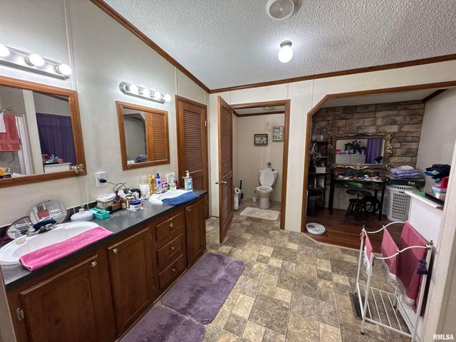 3920 Herrin Road, Carterville, IL 62918