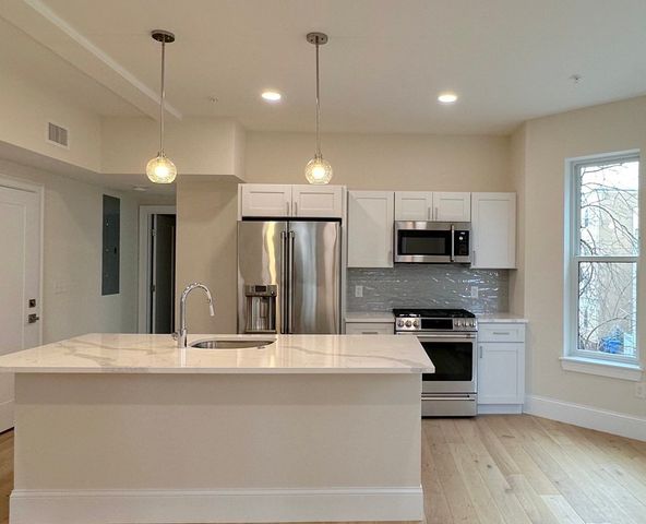 12 Arnold Circle 6, Cambridge, MA 02139