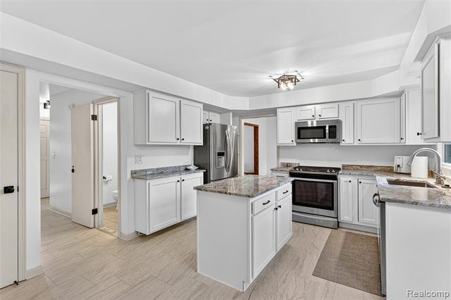 25100 Melody Street, Taylor, MI 48180