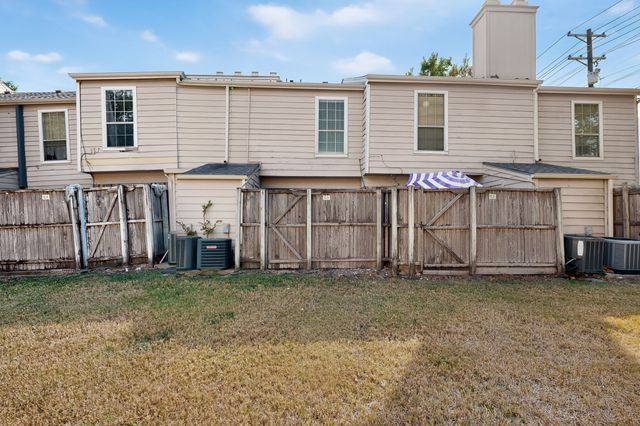 617 Carriagehouse Lane 3, Garland, TX 75040