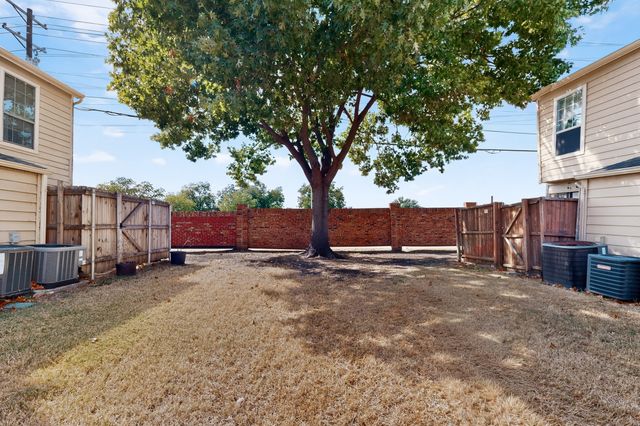 617 Carriagehouse Lane 3, Garland, TX 75040