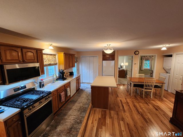 1943 Logans Way, Windsor, CT 06095