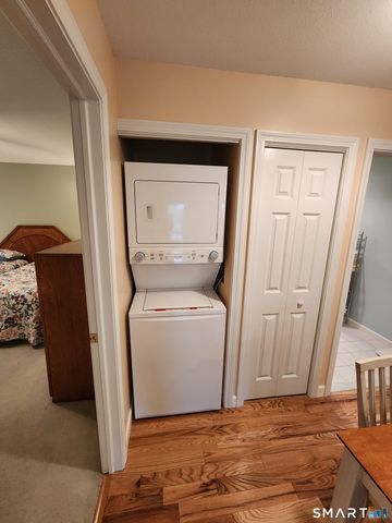 1943 Logans Way, Windsor, CT 06095