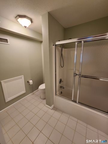 1943 Logans Way, Windsor, CT 06095