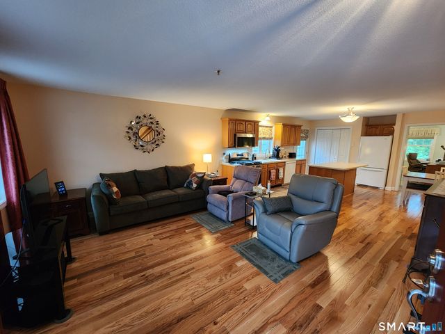 1943 Logans Way, Windsor, CT 06095