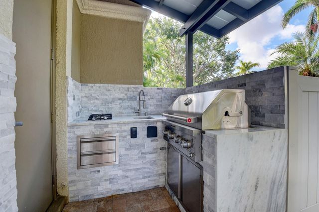921 Osceola Drive Unit 4, Boca Raton, FL 33432