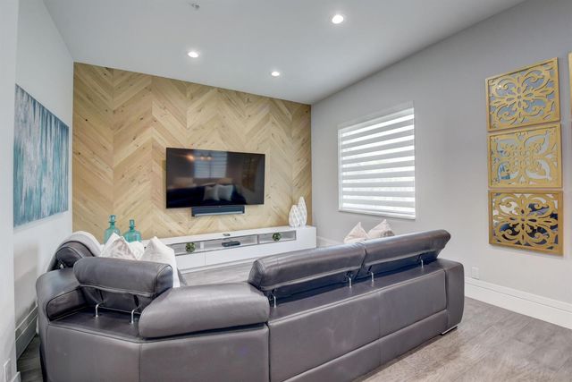 921 Osceola Drive Unit 4, Boca Raton, FL 33432
