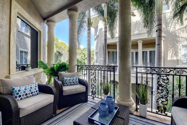 921 Osceola Drive Unit 4, Boca Raton, FL 33432