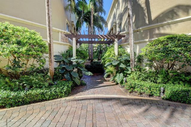 921 Osceola Drive Unit 4, Boca Raton, FL 33432