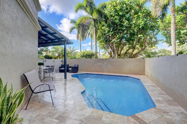 921 Osceola Drive Unit 4, Boca Raton, FL 33432