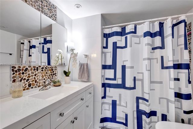 2780 NE 183rd St 2011, Aventura, FL 33160