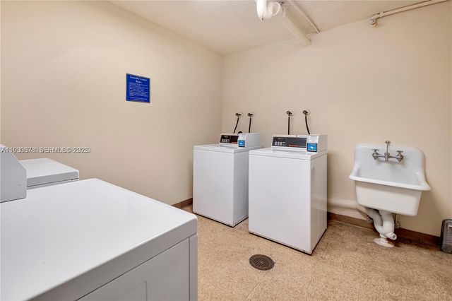 2780 NE 183rd St 2011, Aventura, FL 33160