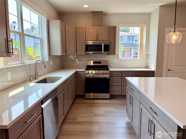 10044 5th Avenue SW, Seattle, WA 98146
