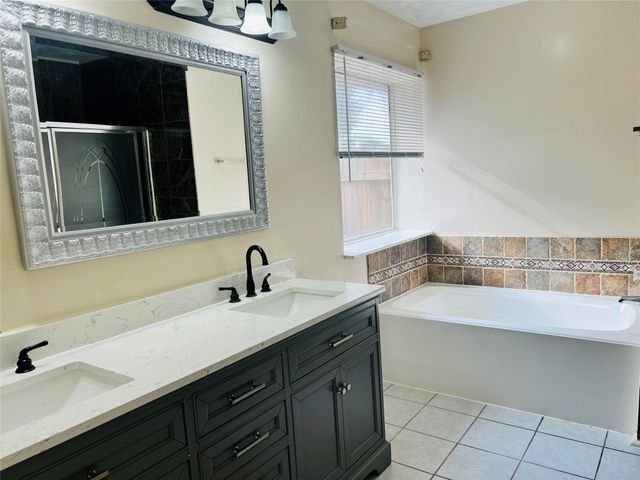 8239 Squires Place Drive, Houston, TX 77083