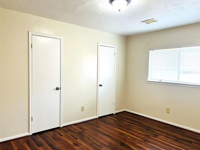 8239 Squires Place Drive, Houston, TX 77083