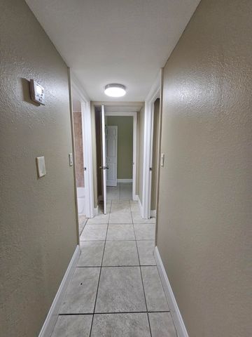 1700 N Congress Avenue 104, West Palm Beach, FL 33401