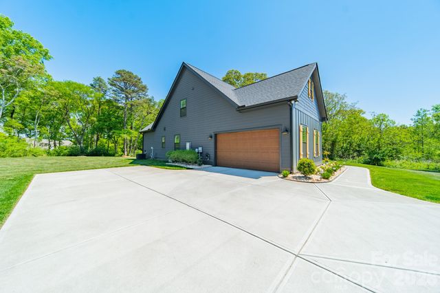 5201 Meadowland Parkway, Monroe, NC 28112