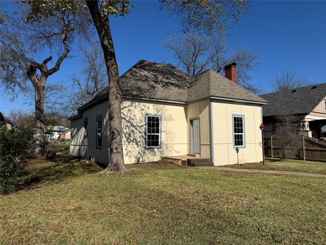 917 W Sears Street, Denison, TX 75020