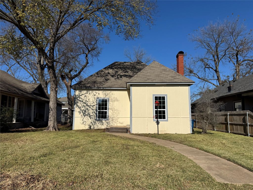 917 W Sears Street, Denison, TX 75020