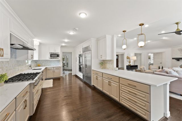 7903 Burgoyne Road, Houston, TX 77063