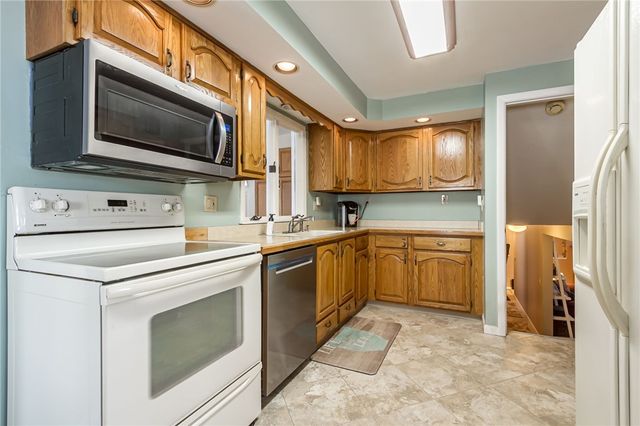 131 Meadow Circle, Irondequoit, NY 14609