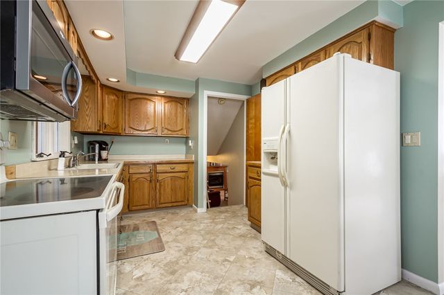 131 Meadow Circle, Irondequoit, NY 14609