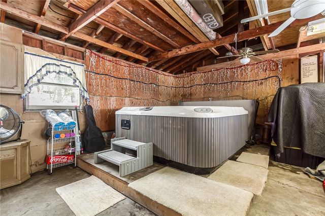 131 Meadow Circle, Irondequoit, NY 14609