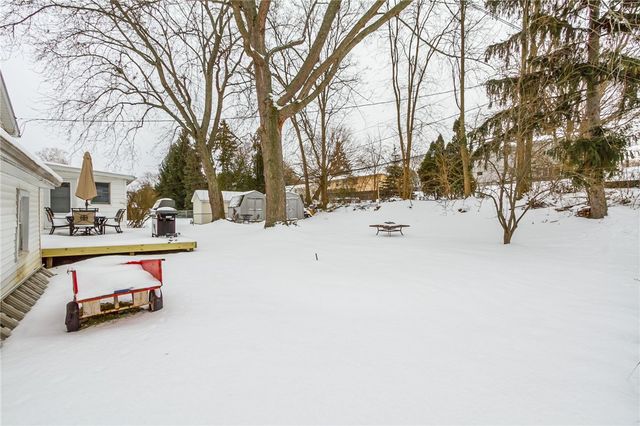 131 Meadow Circle, Irondequoit, NY 14609