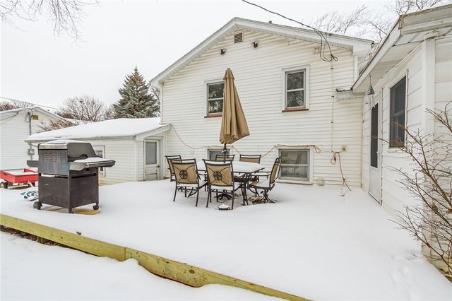 131 Meadow Circle, Irondequoit, NY 14609