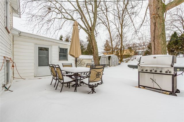 131 Meadow Circle, Irondequoit, NY 14609