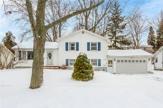 131 Meadow Circle, Irondequoit, NY 14609