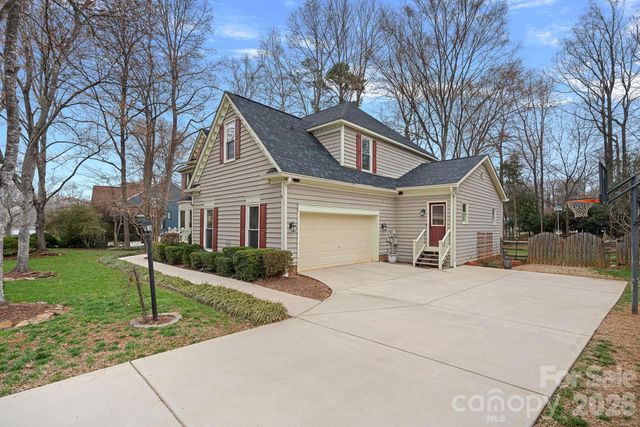 8621 Summerfield Lane, Huntersville, NC 28078