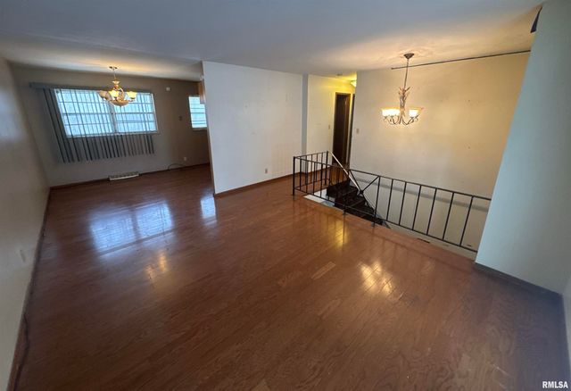 3713 W PAGEWOOD Drive, Peoria, IL 61615