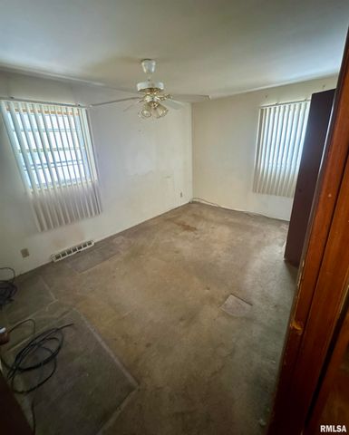 3713 W PAGEWOOD Drive, Peoria, IL 61615