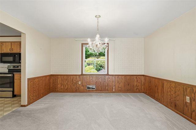 1548 Spreading Oak Dr, Scott Twp, PA 15220