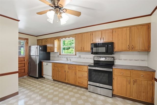 1548 Spreading Oak Dr, Scott Twp, PA 15220