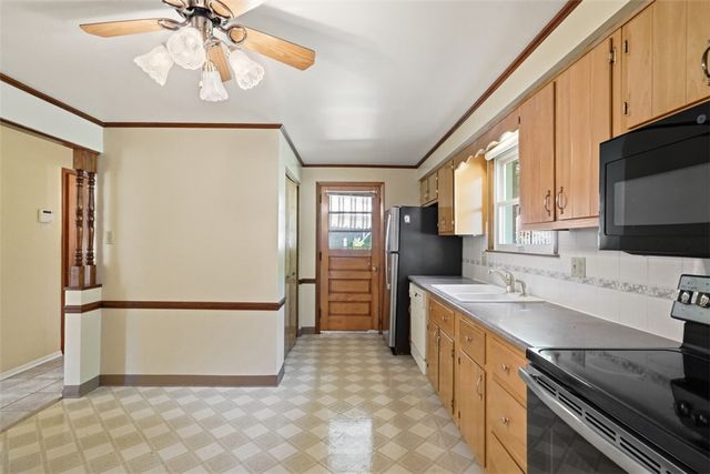 1548 Spreading Oak Dr, Scott Twp, PA 15220