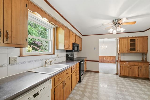 1548 Spreading Oak Dr, Scott Twp, PA 15220