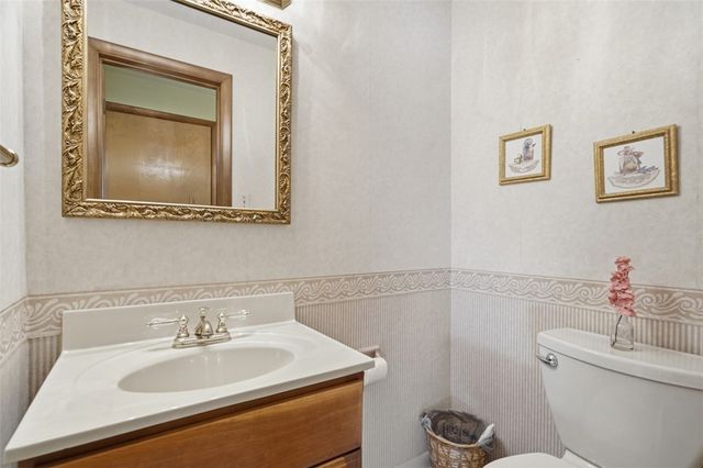 1548 Spreading Oak Dr, Scott Twp, PA 15220