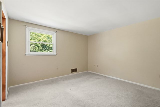 1548 Spreading Oak Dr, Scott Twp, PA 15220