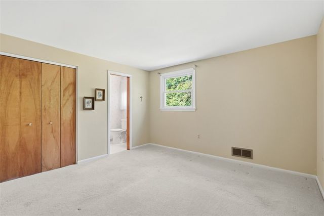 1548 Spreading Oak Dr, Scott Twp, PA 15220