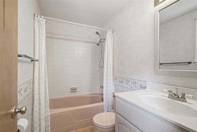1548 Spreading Oak Dr, Scott Twp, PA 15220