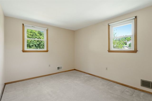 1548 Spreading Oak Dr, Scott Twp, PA 15220