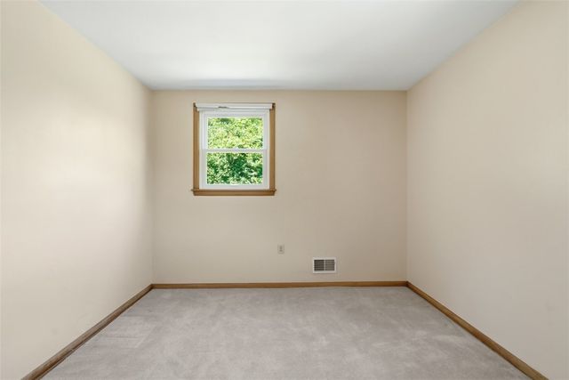 1548 Spreading Oak Dr, Scott Twp, PA 15220