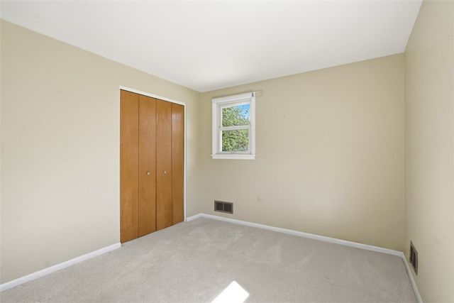 1548 Spreading Oak Dr, Scott Twp, PA 15220