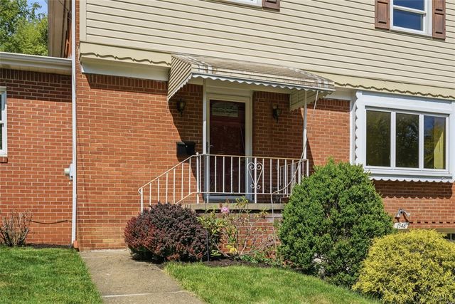 1548 Spreading Oak Dr, Scott Twp, PA 15220