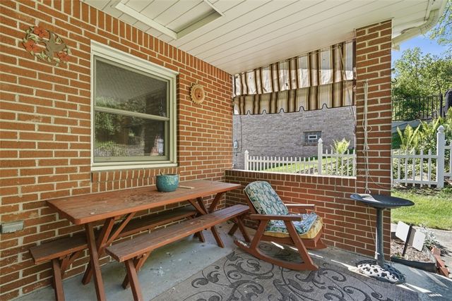 1548 Spreading Oak Dr, Scott Twp, PA 15220