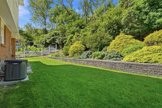 1548 Spreading Oak Dr, Scott Twp, PA 15220