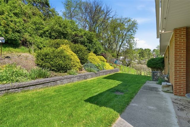 1548 Spreading Oak Dr, Scott Twp, PA 15220